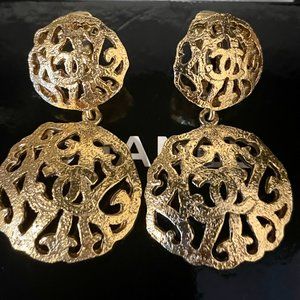 CHANEL GORGEOUS FILIGREE CLIP EARINGS GOLD PLATED WITH BOX AUTHENTICATED